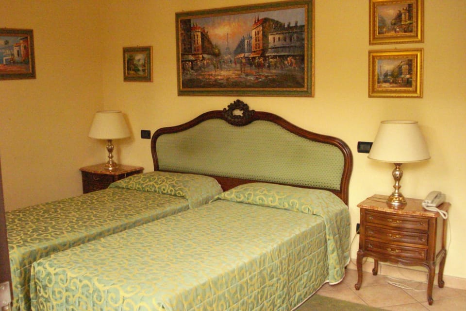 Minibar (some free items), in-room safe, desk, blackout drapes