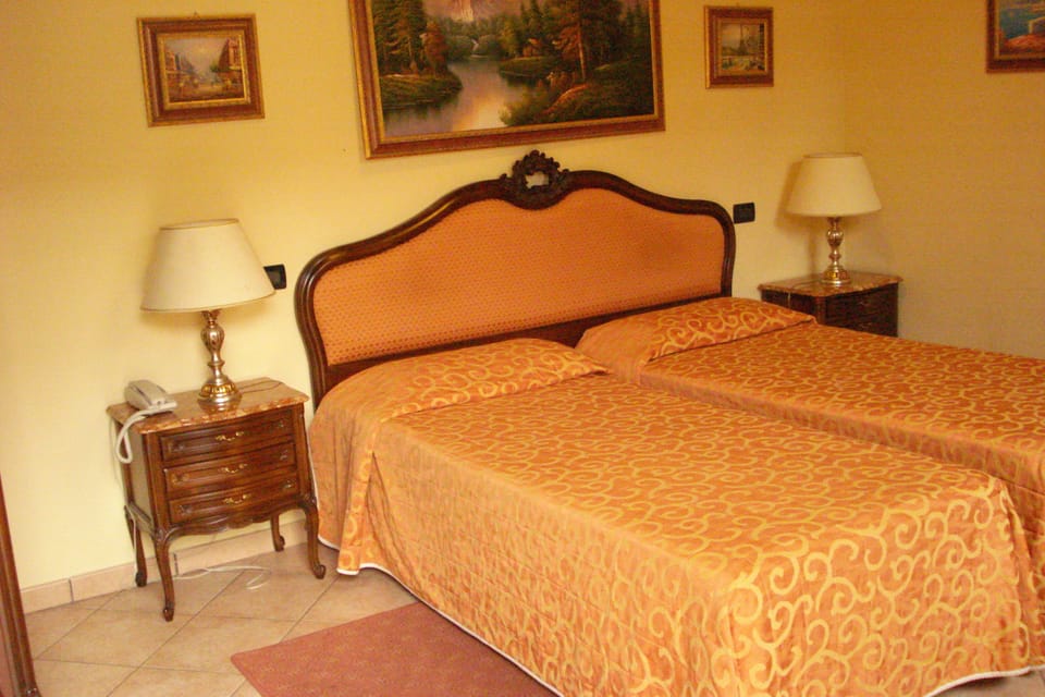 Classic Double or Twin Room, Garden View | Minibar (some free items), in-room safe, desk, blackout drapes
