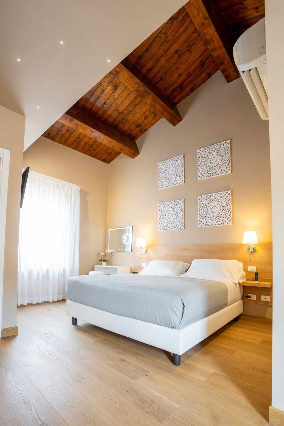 Luxury Suite | Premium bedding, in-room safe, desk, blackout drapes