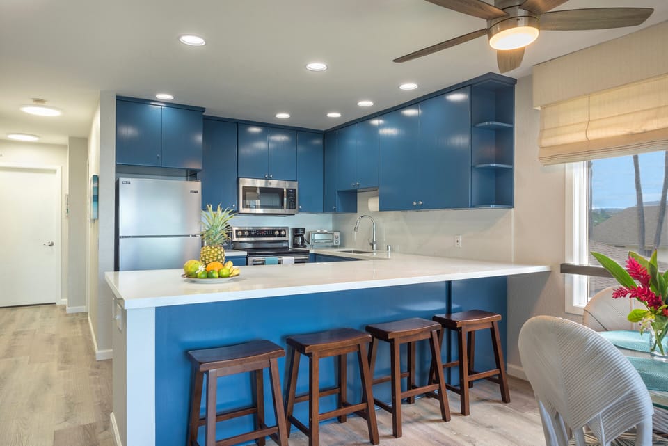 Remodeled kitchen w quartz countertop/backsplash with stainless steel appliances