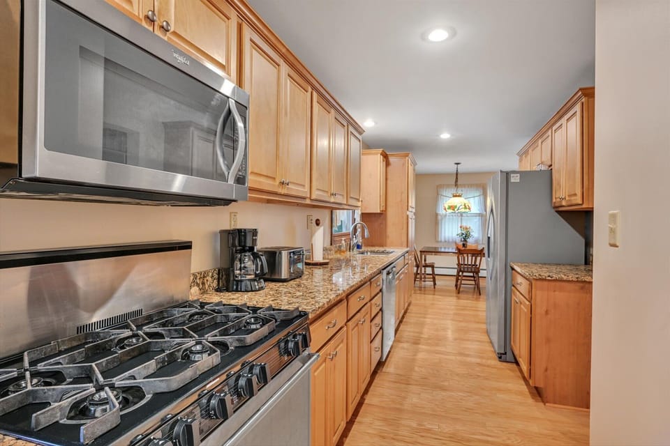 027 Kitchen