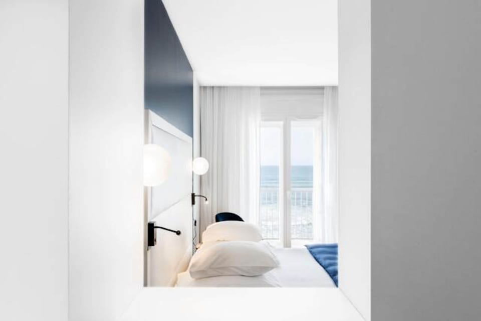 Premium bedding, in-room safe, desk, laptop workspace