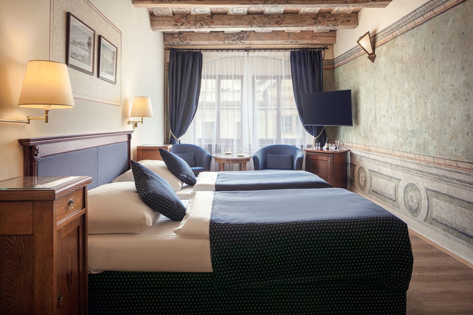 Single Room | Hypo-allergenic bedding, minibar, in-room safe, desk