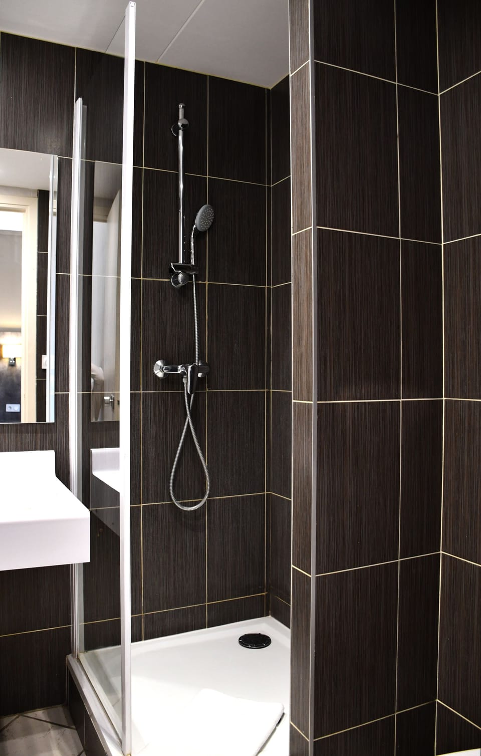 Standard Double Room | Bathroom | Free toiletries, hair dryer, towels