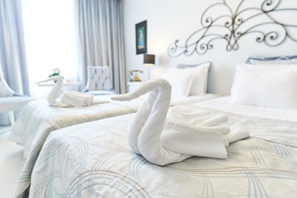Premier Triple Room | Premium bedding, down comforters, Select Comfort beds, minibar