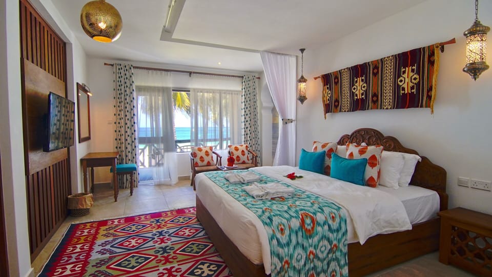 Beachfront Suite | Desk, laptop workspace, iron/ironing board, free WiFi