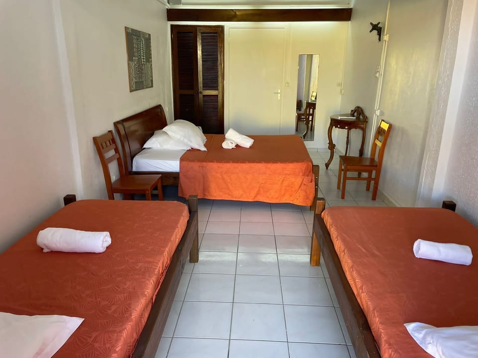 Quadruple Room, Ensuite | Premium bedding, memory foam beds, individually furnished, desk