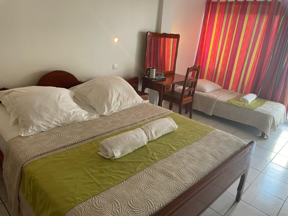 Triple Room, Ensuite | Premium bedding, memory foam beds, individually furnished, desk