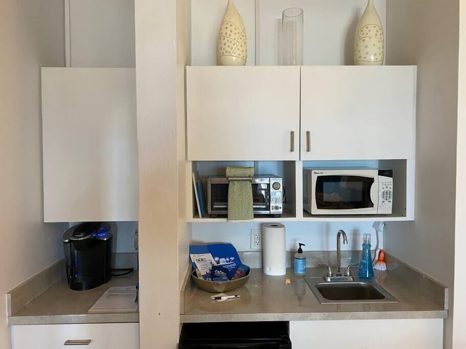 Honeymoon Kitchenette
