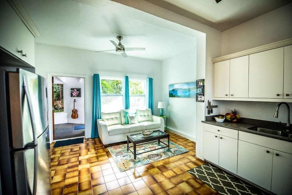 Hibiscus living room