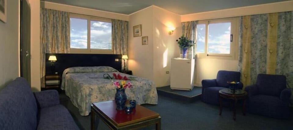 Minibar, in-room safe, free WiFi, bed sheets
