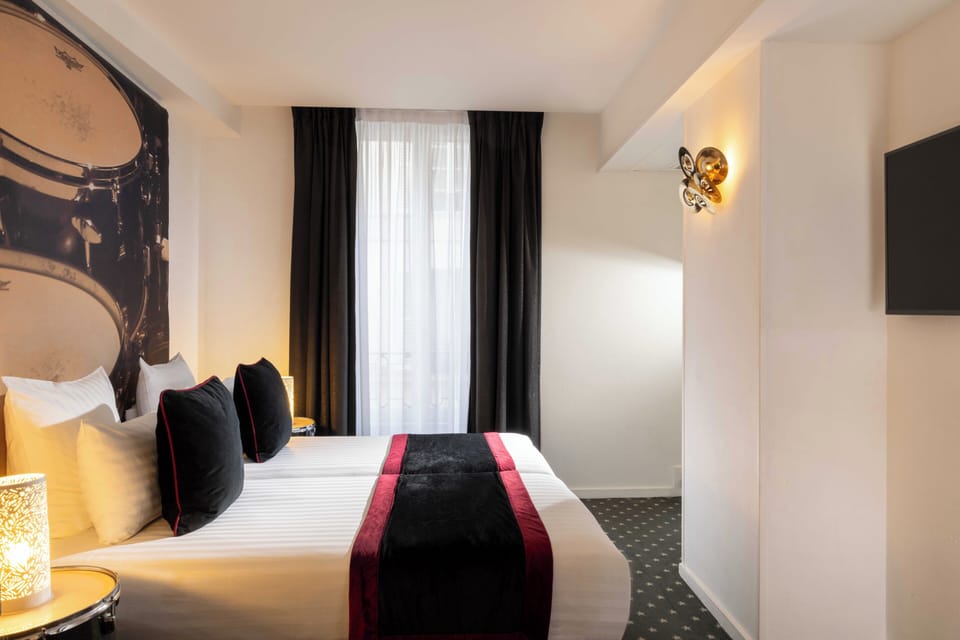 Family Quadruple Room (Deux chambres doubles communicantes) | Premium bedding, minibar, in-room safe, desk