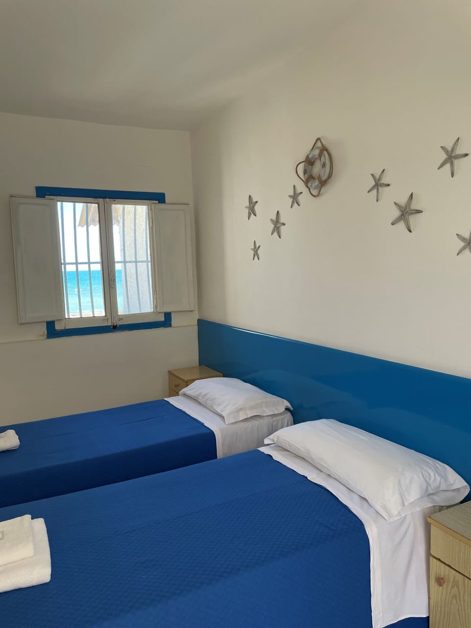 Hypo-allergenic bedding, free WiFi, bed sheets
