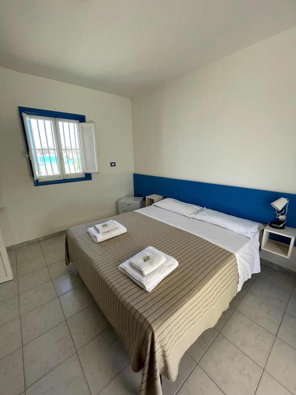 Bungalow, Beachfront (2 ADL) | Hypo-allergenic bedding, free WiFi, bed sheets