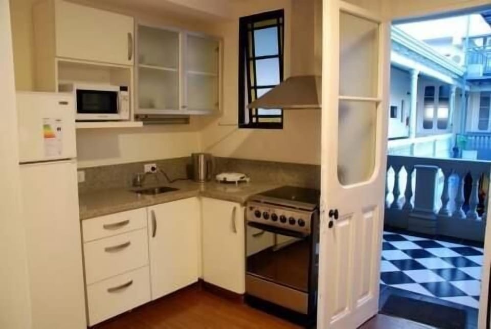 Classic Single Room, Kitchenette, River View | Private kitchen | Microwave, oven, electric kettle, cookware/dishes/utensils