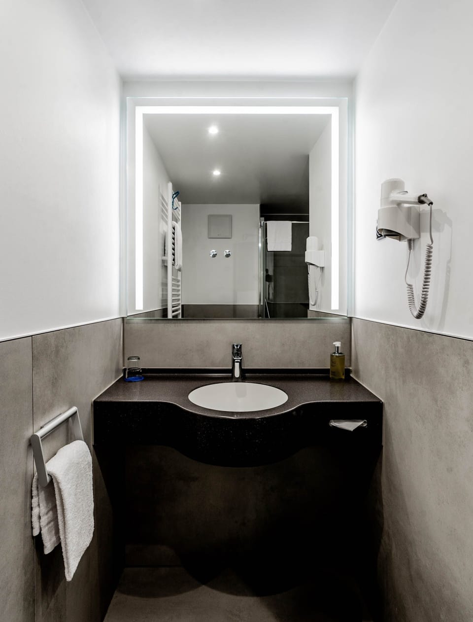 Superior Room | Hypo-allergenic bedding, desk, soundproofing, iron/ironing board