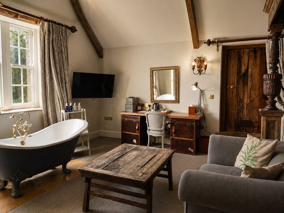 Somerset Suite | Hypo-allergenic bedding, in-room safe, individually decorated