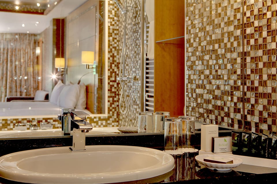 Suite, 1 King Bed, Non Smoking | Bathroom | Free toiletries, hair dryer, bathrobes, towels