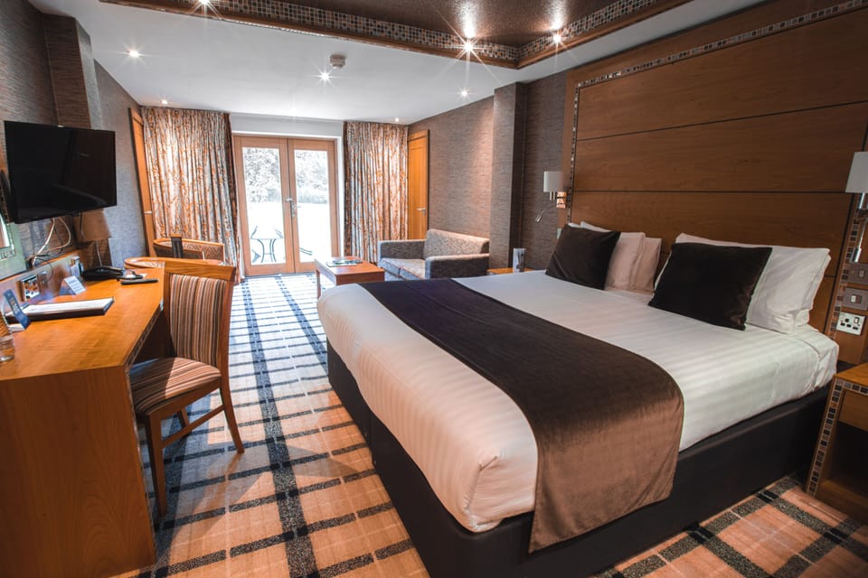 Suite, 1 King Bed, Non Smoking | In-room safe, desk, blackout drapes, iron/ironing board