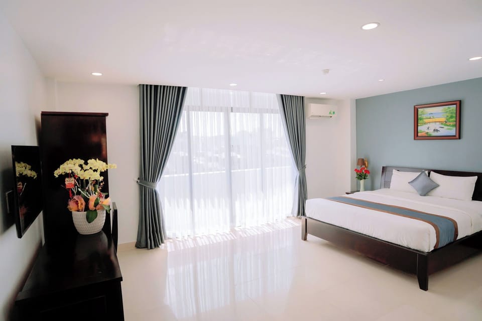 Deluxe Double Room, Balcony | Minibar, desk, free WiFi, bed sheets