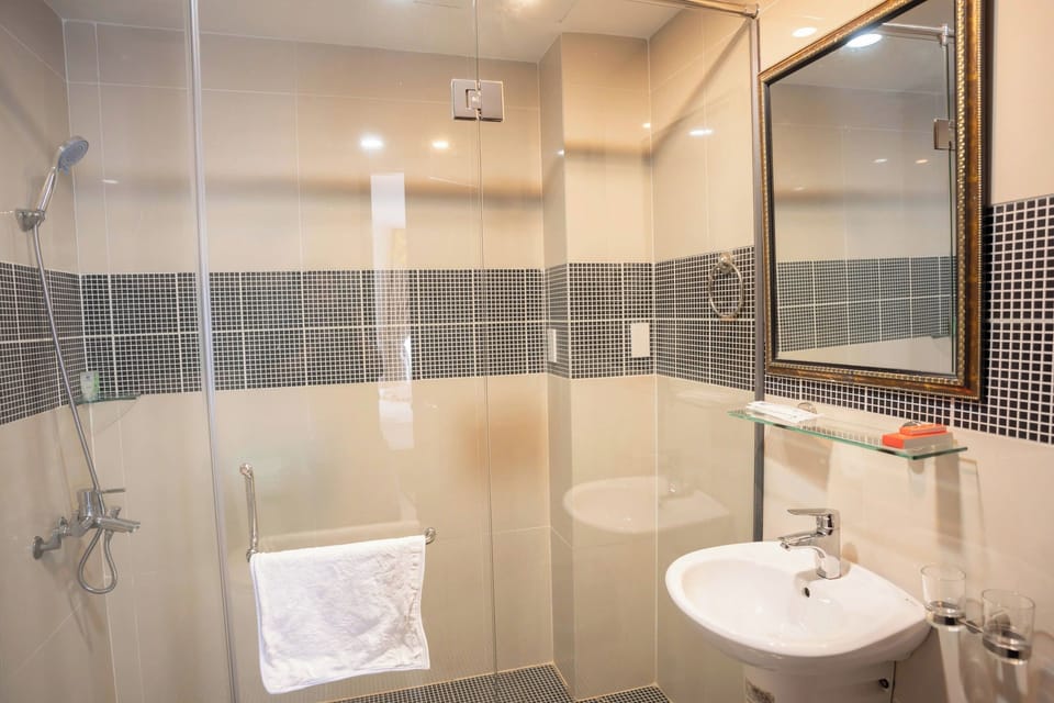 Standard Double Room | Bathroom | Shower, slippers, bidet, towels