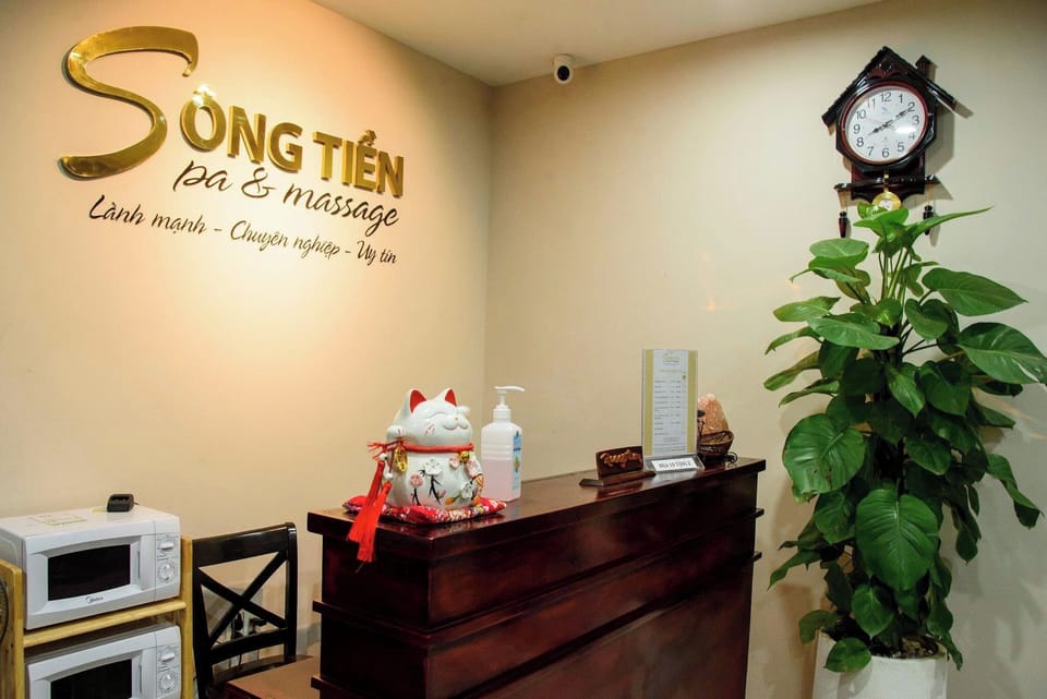 Couples treatment rooms, hot stone massages, deep-tissue massages