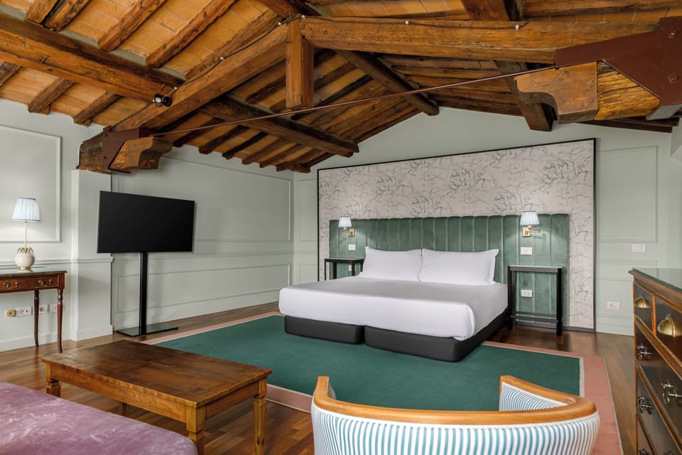Junior Suite | Minibar, in-room safe, blackout drapes, soundproofing