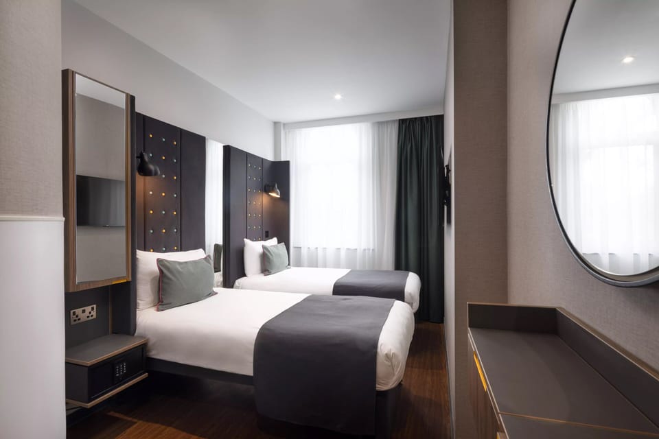 Cosy Twin with Window | In-room safe, desk, laptop workspace, blackout drapes
