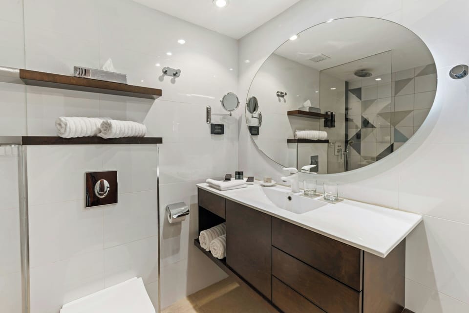 Combined shower/tub, free toiletries, hair dryer, bathrobes
