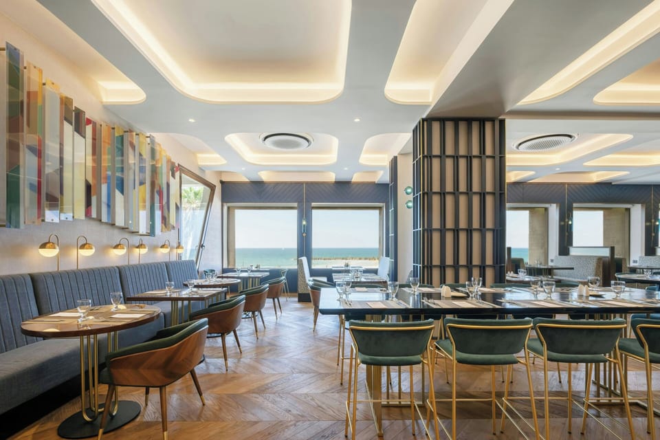2 restaurants; breakfast, lunch, dinner, and brunch served