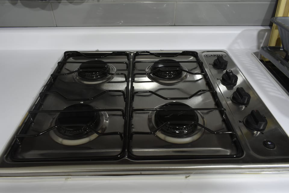 Full-size fridge, microwave, coffee/tea maker, toaster