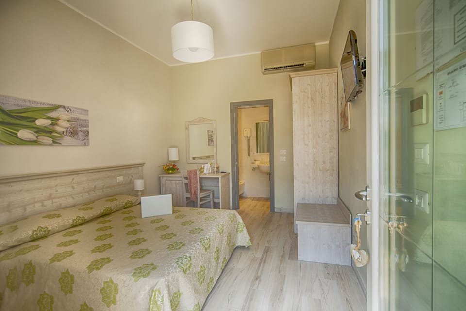 Double Room, 1 Double Bed | Free WiFi