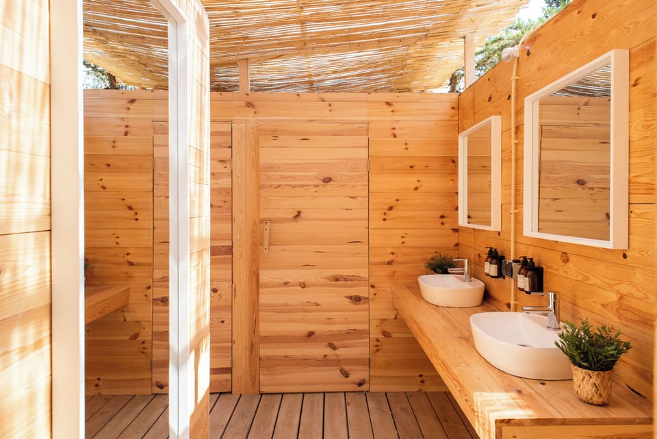Deluxe Superior Glamping Tent | Bathroom | Free toiletries, hair dryer, slippers, towels