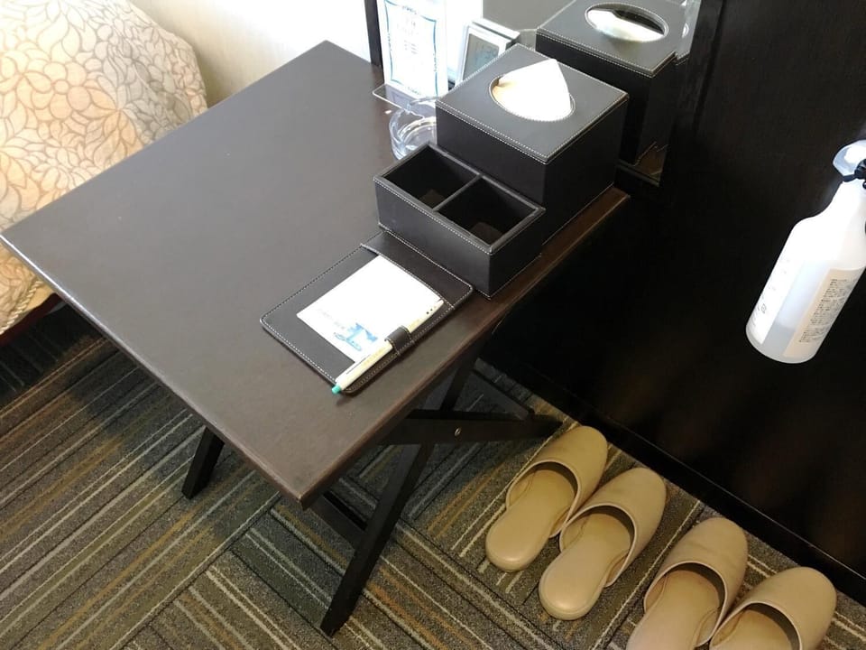 Economy Twin Room, 2 Twin Beds, Smoking | In-room safe, desk, free WiFi, bed sheets