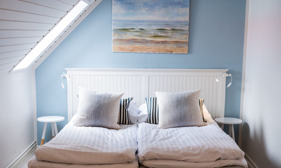 Economy Room | Hypo-allergenic bedding, desk, blackout drapes, iron/ironing board