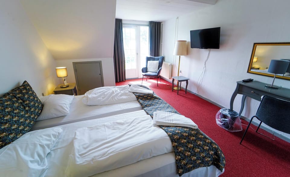 Classic Double Room | Individually decorated, individually furnished, desk, blackout drapes