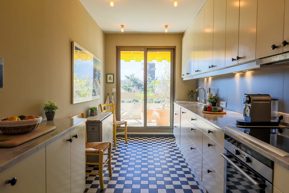 THE KITCHEN