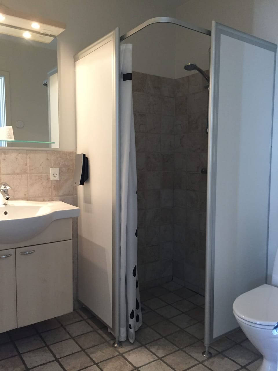 Deluxe Room | Bathroom | Hair dryer, towels