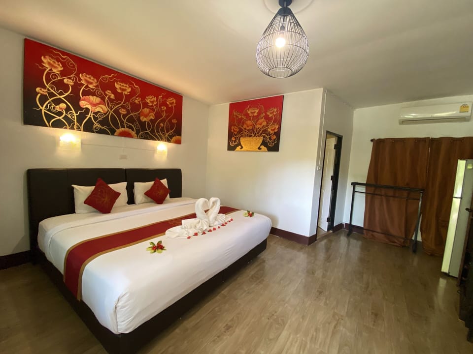 Air Conditioning Room, 1 King Bed, Garden View | In-room safe, desk, blackout drapes, rollaway beds