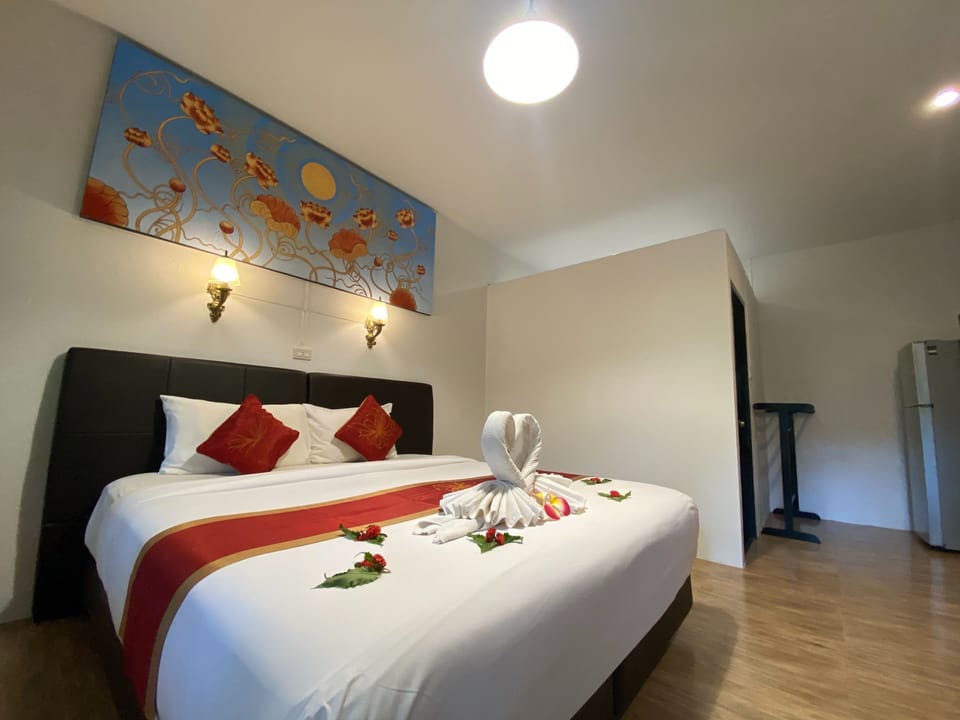Air Conditioning Room, 1 King Bed, Garden View | In-room safe, desk, blackout drapes, rollaway beds