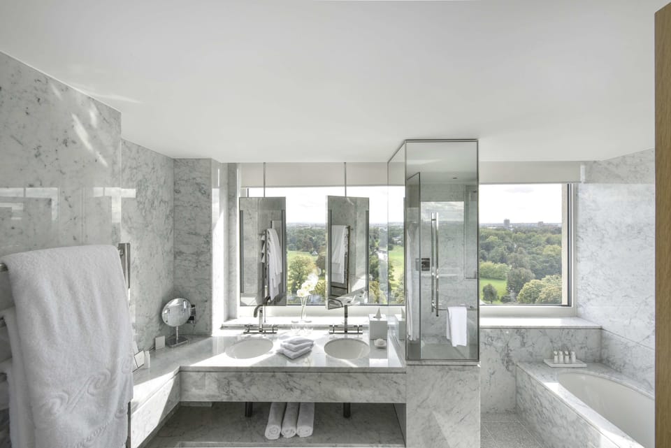 Park Suite | Bathroom | Shower, designer toiletries, hair dryer, bathrobes