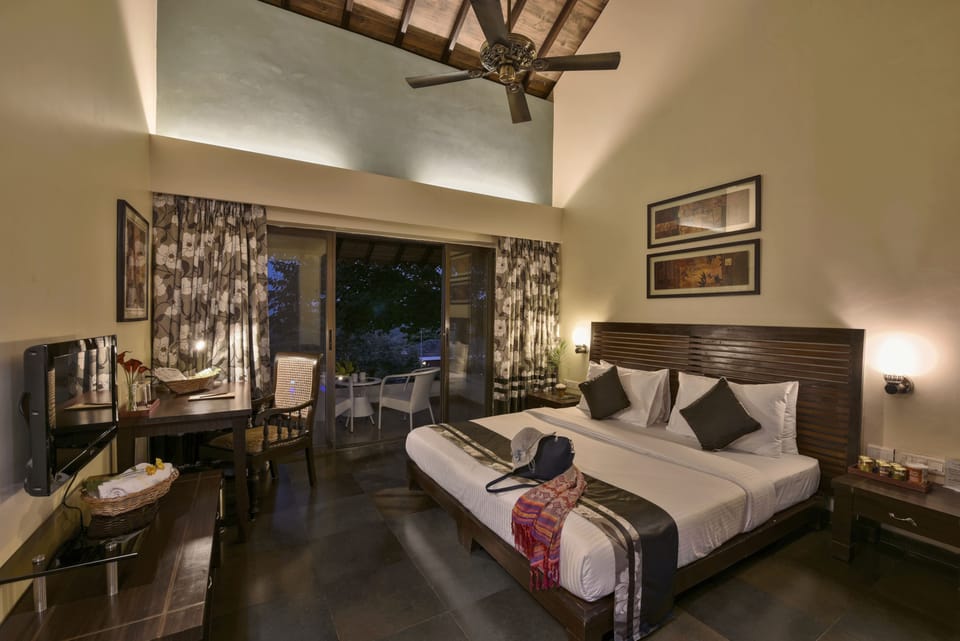 Lillian Cottage, 1 King Bed | In-room safe, desk, blackout drapes, free WiFi