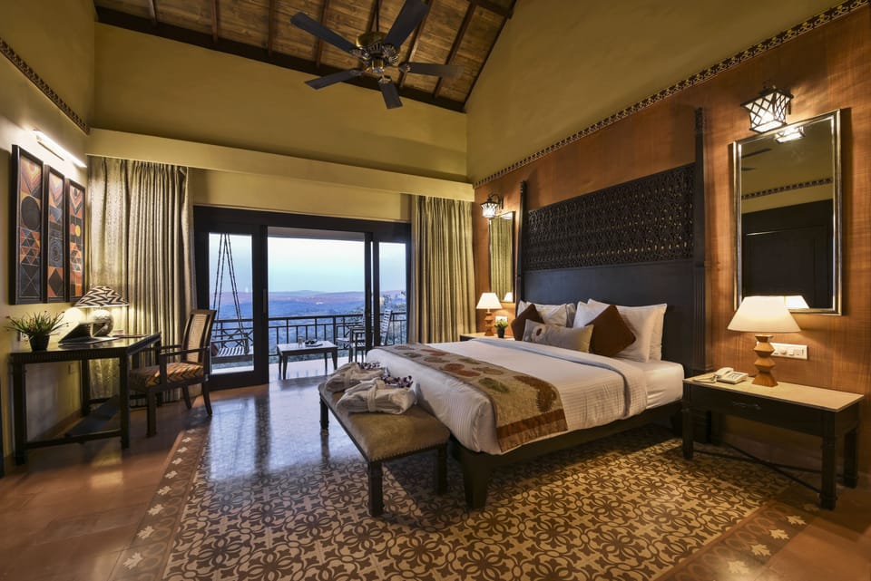 Saffron Suite, 1 king Bed | In-room safe, desk, blackout drapes, free WiFi