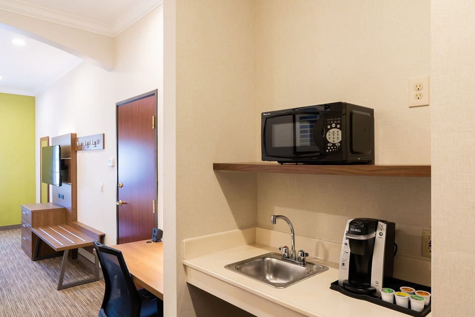 Suite, 1 King Bed, Non Smoking | Pillowtop beds, in-room safe, desk, laptop workspace