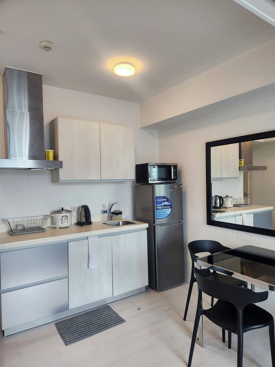Apartment, 1 Bedroom, Beach View | 1 bedroom, desk, free WiFi, bed sheets