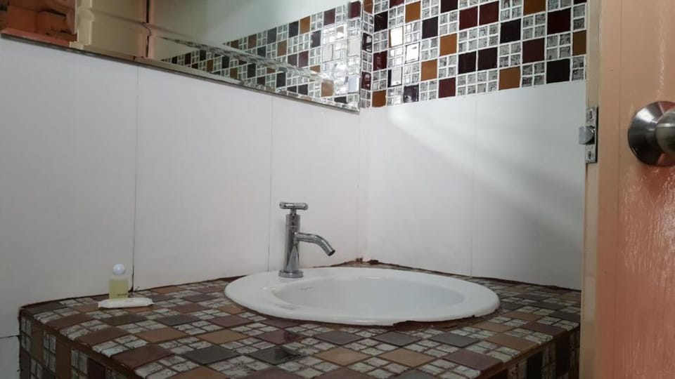 Bathroom sink