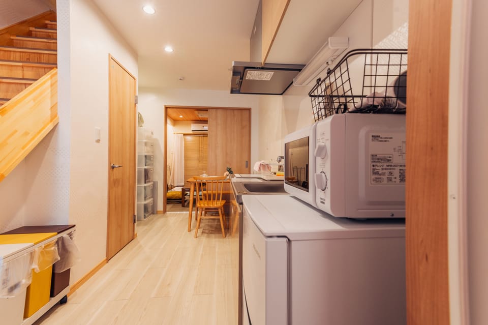 House, 3 Bedrooms | Private kitchen | Fridge, microwave, stovetop, cookware/dishes/utensils