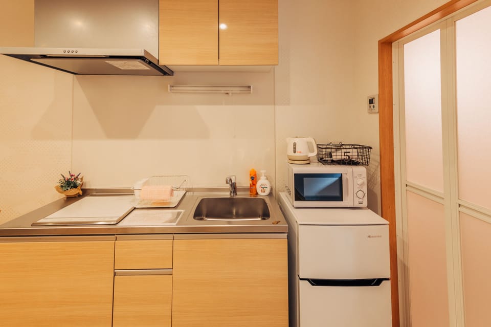 House, 3 Bedrooms | Private kitchen | Fridge, microwave, stovetop, cookware/dishes/utensils