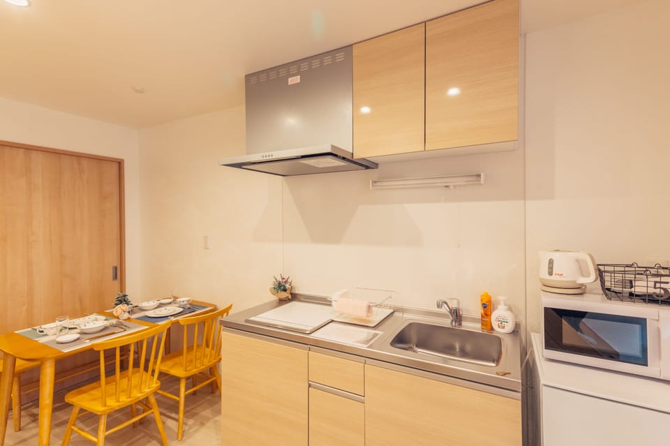 House, 3 Bedrooms | Private kitchen | Fridge, microwave, stovetop, cookware/dishes/utensils