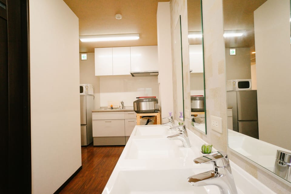 House, 4 Bedrooms | Bathroom | Separate tub and shower, deep soaking tub, hair dryer, towels